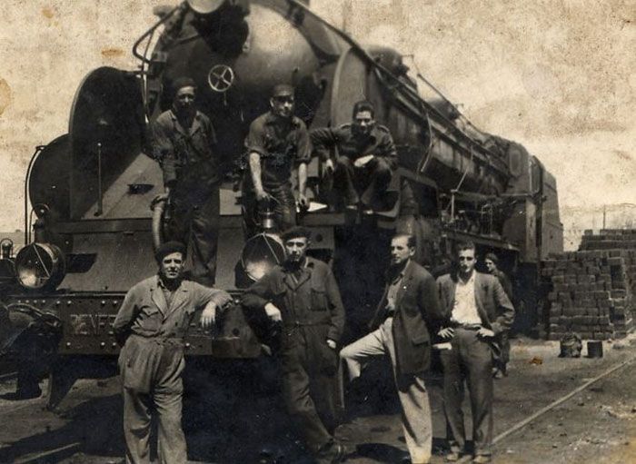 Ao 1952.  Personal ferroviario del depsito de la estacin de Madrid - Delicias