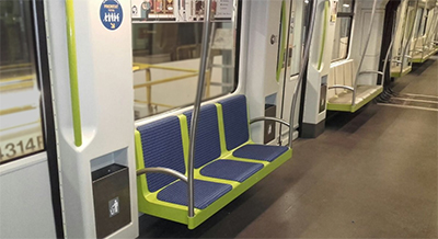 Metrovalencia diferencia con color azul los asientos reservados para personas con movilidad reducida