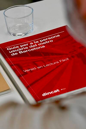 Presentada una nueva gu�a en lectura f�cil para viajar en Metro de Barcelona