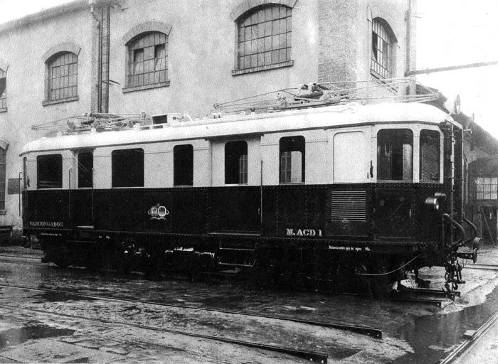 Automotor Ganz "corto" fotografiado en la factora de Budapest. Archivo EuskoTren/Museo Vasco del Ferrocarril